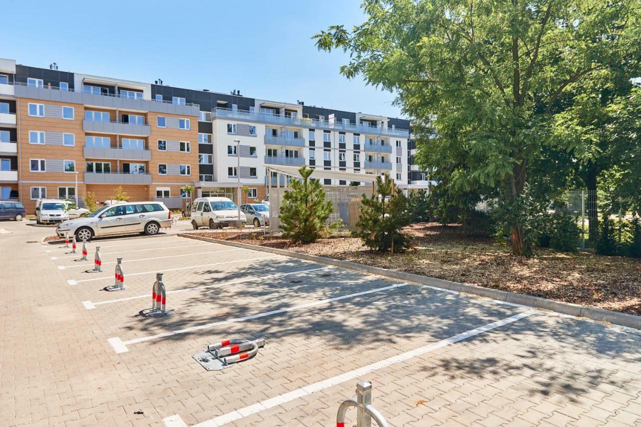 Vintage Apartment In New Estate With Parking - Krzyki Wroclaw By Noclegi Renters Kültér fotó