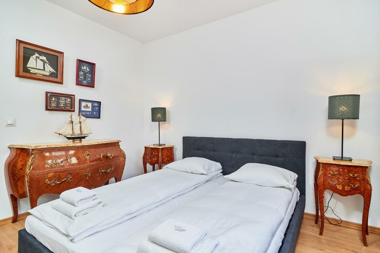 Vintage Apartment In New Estate With Parking - Krzyki Wroclaw By Noclegi Renters Kültér fotó